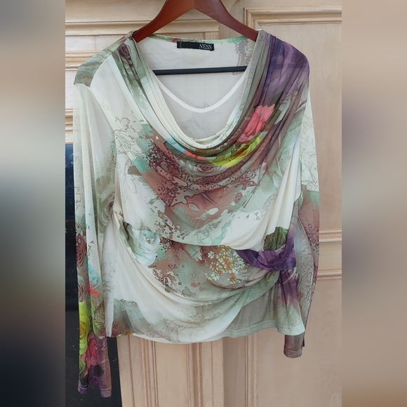 Women's top - Picture 1 of 1